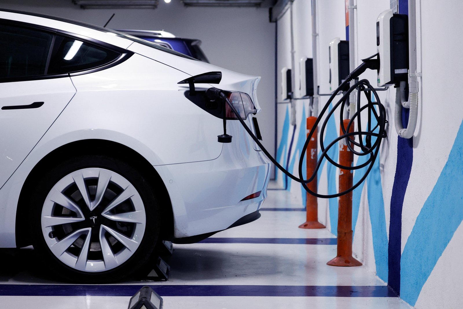 Strategic Recommendations for Stakeholders in the Electric Vehicle Landscape